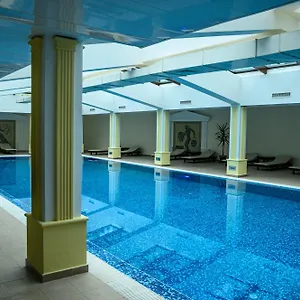 4* Ξενοδοχείο Parklands & Pool